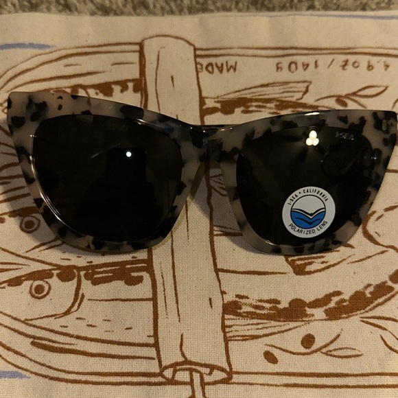 Free People Lexi Polarized Sunglasses NWT - Picture 5 of 9